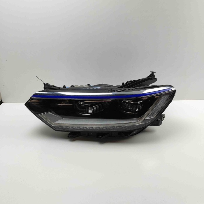 Far st&acirc;nga față VW PASSAT Variant B8 3G5 2018 OEM: Estate | 30480051