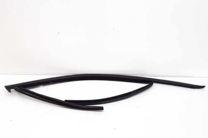 Bandou superior ușă dreapta față BMW 3 G20, G28 2021 OEM: 7407404 14679025
