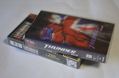 doua casete video concerte rock Thunder VHS caseta foto