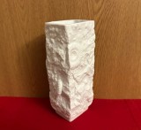 VAZA DIN PORTELAN MAT- BISCUIT- MARCAJ AK KAISER- OP ART H18,5CM