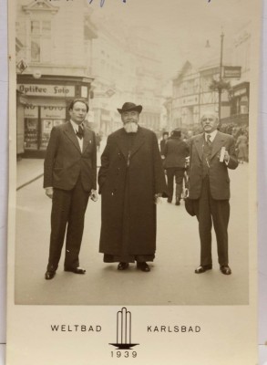 Băile Karlsbad, 1939: Mitropolitul Nicolae Bălan al Ardealului, profesorul Gheorghe Cuza (fiul lui A.C. Cuza) și istoricul Ioan Lupaș. foto