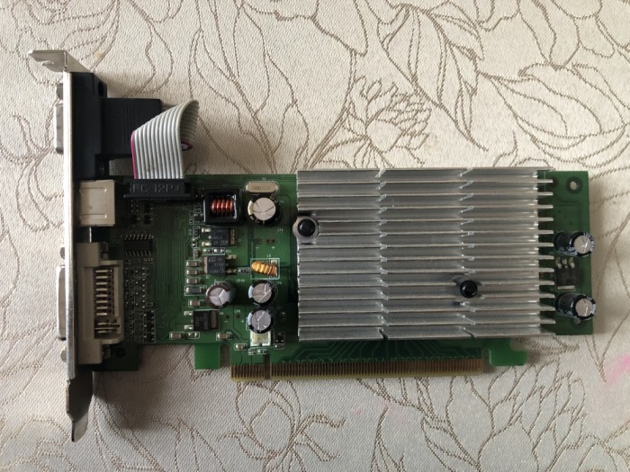 Placa Video GeForce 7200GS 64-bit 256MB GDDR2 SDRAM PCIe VGA/DVI-I/TVO