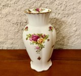 VAZA DIN PORTELAN ENGLEZESC- MARCAJ ROYAL ALBERT- OLD COUNTRY ROSES H23cm