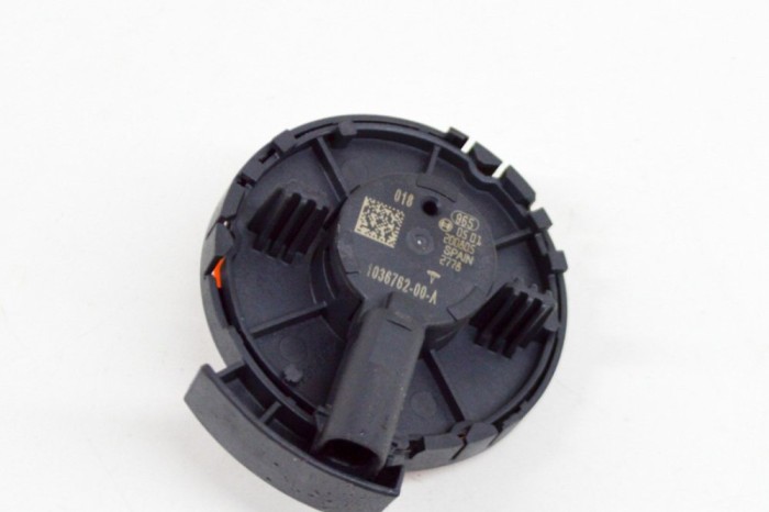 Senzor de impact dreapta față TESLA MODEL 3 2021 OEM: 1036762-00-A 14135019