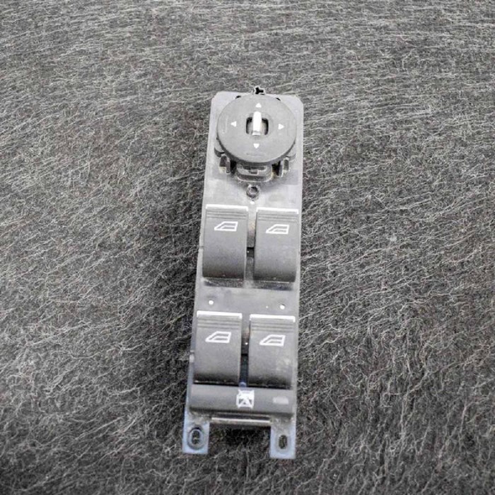 Buton geam ușă dreapta față FORD KUGA II DM2 2013 OEM: AM5T14A132AA 3485850