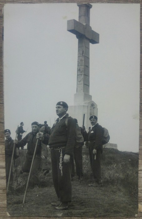 Strajeri excursionisti langa cruce// foto tip CP