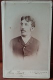 Fotografie pe carton, barbat inceput de secol XX