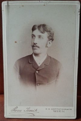 Fotografie pe carton, barbat inceput de secol XX foto