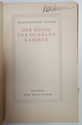 DER KONIG DER DUNKELN KAMMER ( REGELE CAMEREI INTUNECATE ) von RABINDRANATH TAGORE , TEXT IN LIMBA GERMANA , 1915 foto