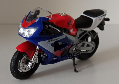 Macheta motocicleta Honda CBR900RR Fireblade - Welly 1/18 foto