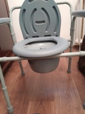 SCAUN DE TOALETA - pentru persoane cu mobilitate redusa