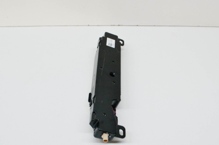 Antena TESLA MODEL 3 2021 OEM: 1585601-00-D 15440028