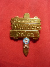 Insigna turistica Austria - Ordinul Calatorului . metal si email ,h= 4,6cm
