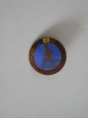 QW9 N5 25 - insigna - tematica sport - Spartachiada de vara a tineretului - 1962 foto