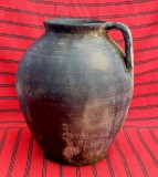 Vas (8) de 9 litri din lut negru de Marginea pentru ulei ceramica veche 100 ani