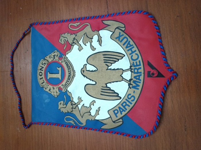 fanion Splendid matase LIONS INTERNATIONAL PARIS MERCHAUX