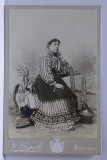 STUDIO FOTO ' W. OPPELT ' BUCURESTI , DOAMNA IN COSTUM POPULAR , IN STUDIO , FOTO CABINET , INCEPUT DE SECOL XX