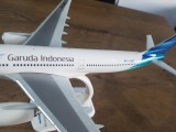 Macheta avion Garuda Indonesia | Decoratie | Perfect pentru Cadou, 1:200