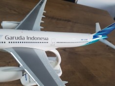 Macheta avion Garuda Indonesia | Decoratie | Perfect pentru Cadou foto