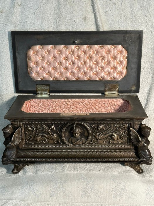 CASETA BIJUTERII STIL GOTIC - Antimoniu patinat - 6.5kg - Cutie - Franta - Sec19