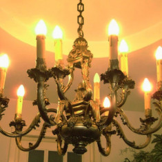 Candelabru de dimensiuni impresionante din bronz masiv cu 12 brațe