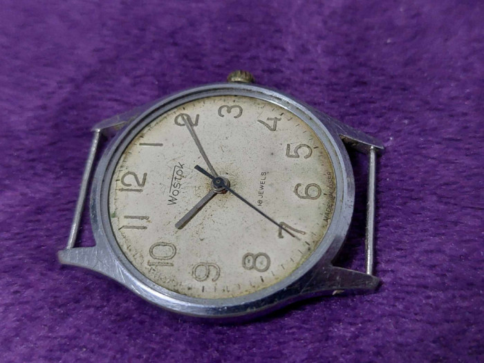 ceas vechi WOSTOK 18 JEWELS ,incomplet si defect,se vinde in starea care se vede