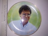 Cumpara ieftin LOT 2 FARFURII VECHI - DECOR , PORTELAN - CLIFF RICHARD-FORTY GLORIOUS YEARS