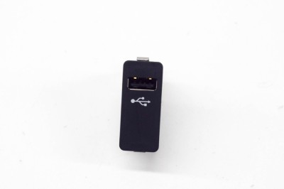 Port USB/AUX-In BMW i3 I01 2020 OEM: 6820397 14044874 foto