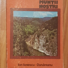 Iezer de Ion Ionescu - Dunareanu. Colectia Muntii Nostri + harta