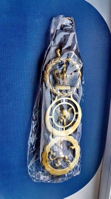 D411-Ornamente bronz masiv vechi pe piele pt. saua de cal sau altele. foto