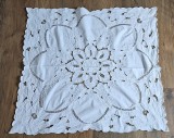 FATA DE MASA VINTAGE DIN BUMBAC CU MODEL PANGLICI, BRIDE SI BRODERIE SPARTA
