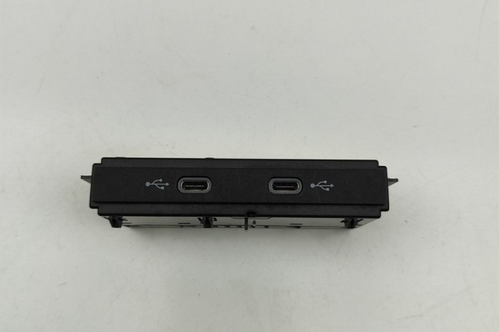 USB AUDI Q4 SUV F4B 2024 OEM: 89A035736 31095425