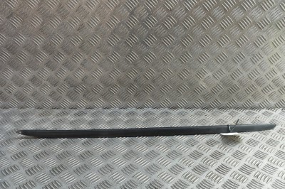 Ornament vertical parbriz st&amp;acirc;nga VW TOUAREG 7P5 2017 OEM: 7P6854327A | 32027443 foto