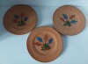 Lot 3 farfurii ceramice pictate manual vintage marcate D&uuml;nner T&ouml;pferei, Germania, 19cm diametru