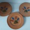 Lot 3 farfurii ceramice pictate manual vintage marcate D&uuml;nner T&ouml;pferei, Germania, 19cm diametru