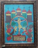 Icoană veche populară Răstignirea Lui I.N.R.I., Rom&acirc;nia, Transilvania/Banat/Crișana interbelică, imprimare tipografică 44 &times; 34 cm rama lemn