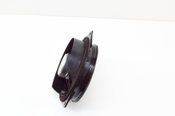 Difuzor ușă st&acirc;nga spate LEXUS NX _Z1_ 2015 OEM: 86160-78040 13513748