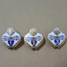 Insigne militare romanesti - Specialist de clasa - Transmisiuni - Cl. 1, 2, 3 foto