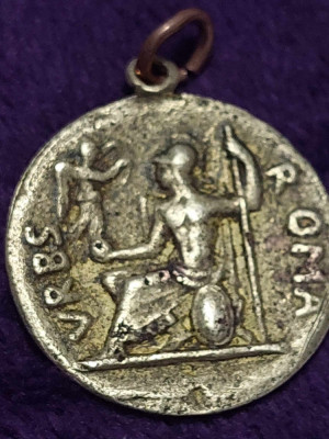 Medalie/distintie/medalion/pandantiv vintage/vechi auriu ROMA ANTICA,Diam.2,8 Cm foto
