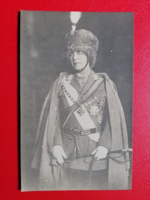 Regina Maria in uniforma militara cu decoratii foto