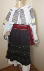 Costum popular vechi lucrat manual , costum national oltenesc din 3 piese M-L foto