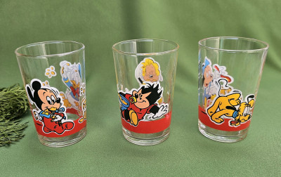 3 PAHARE VINTAGE WALT DISNEY DIN STICLA, ANII &amp;#039;70 foto