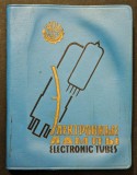 Vechi CATALOG Rusesc de LAMPI RADIO / TUBURI CATODICE ELECTRONICE pt RECEPTIE-AMPLIFICARE, SIMICONDUCTORI Limba Engleza, Rusa. 199pag ilustrat 1960/70