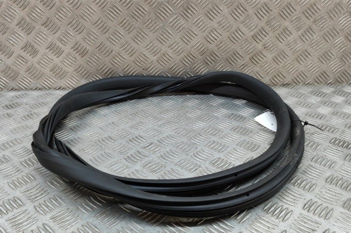 Garnitura ușă dreapta spate CITRO&Euml;N C3 III SX 2023 OEM: 9813059680 | 23880346