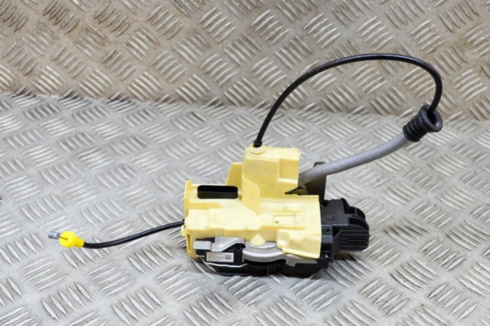 &Icirc;ncuietoare ușă dreapta spate VOLVO XC40 536 2021 OEM: E44319-100,32131411 17617803