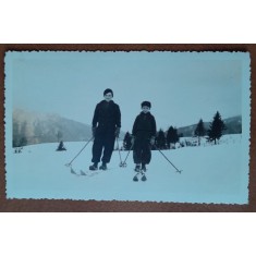 Fotografie, Geo Litarczek, parintele radiologiei romanest si Stella, mama sa, la schi la Predeal, 1935