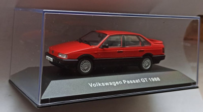 Macheta VW Passat B3 GT Sedan 1988 rosu - IXO/Altaya 1/43 Volkswagen foto