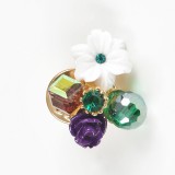 Brosa martisor floare alba cu pietre multicolore