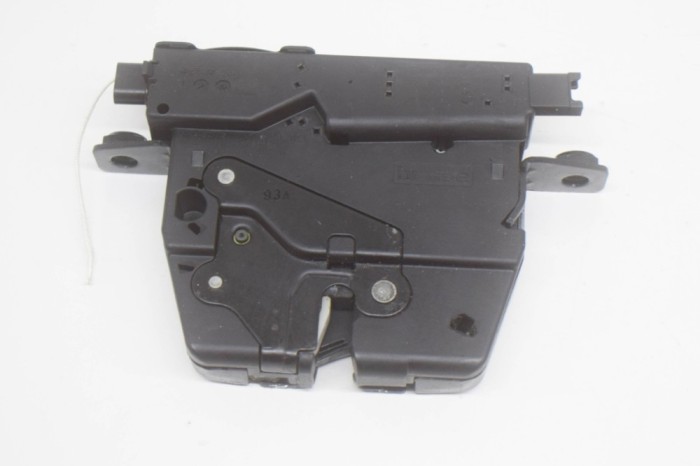 &Icirc;ncuietoare haion BMW 3 F30, F80 2014 OEM: 4825342,918064-106,163672-10 12319902