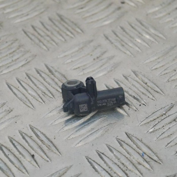 Senzor de impact st&acirc;nga spate VW POLO 6R, 6C 2009 OEM: 1S0959351 | 2582823